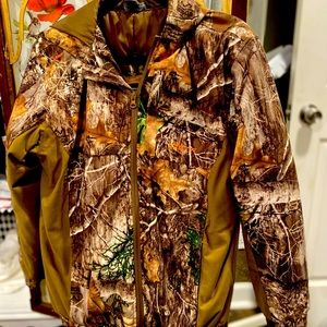 Boys xl hunting gear. Coat and snow pants combo.